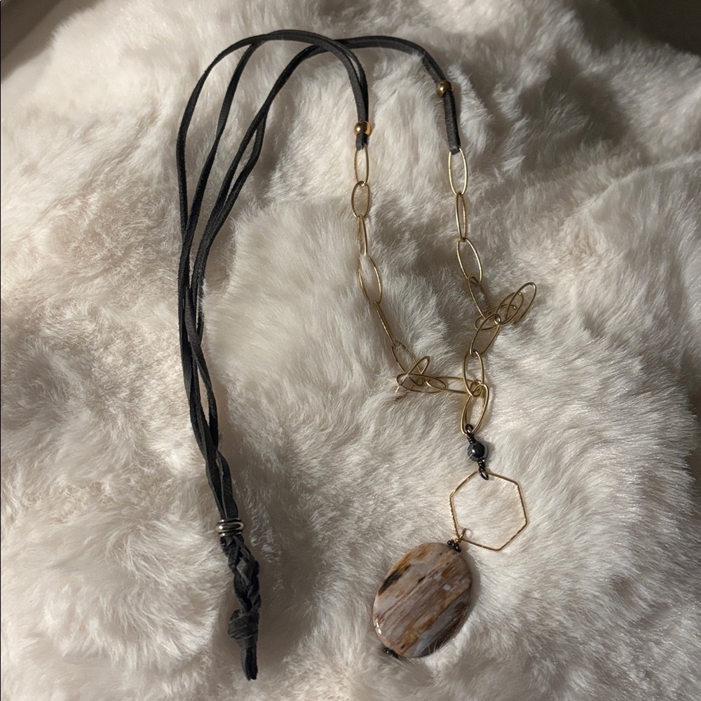 Elegant Black and Gold Necklace